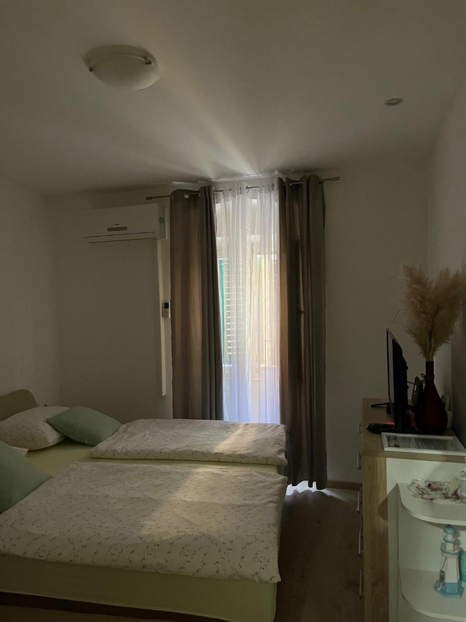 Charming In Old Town Apartman *